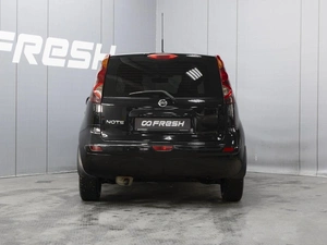 Хетчбэк Nissan Note 2013 года, 840000 рублей, Омск