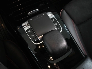 Седан Mercedes-benz CLA-класс 2019 года, 2999000 рублей, Аксай