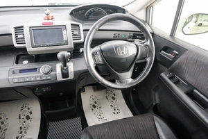 Минивэн Honda Freed 2015 года, 1199000 рублей, Красноярск