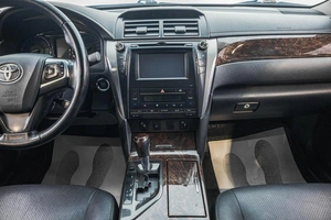 Седан Toyota Camry 2015 года, 2399000 рублей, Барнаул