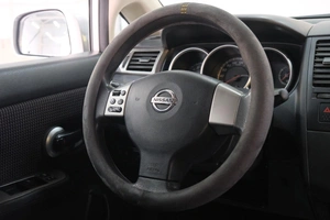 Хетчбэк Nissan Tiida 2011 года, 929000 рублей, Омск