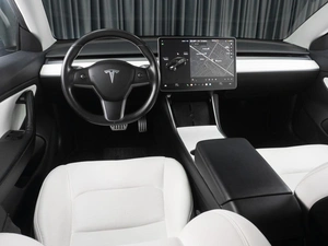 Седан Tesla Model 3 2019 года, 3099000 рублей, Тюмень