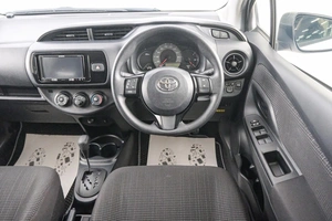 Хетчбэк Toyota Vitz 2019 года, 949000 рублей, Красноярск