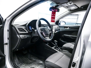 Седан Hyundai Solaris 2017 года, 1229000 рублей, Красноярск