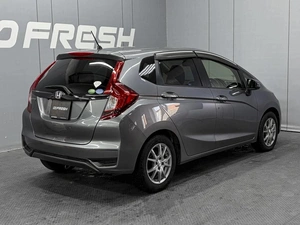 Хетчбэк Honda Fit 2018 года, 950000 рублей, Омск