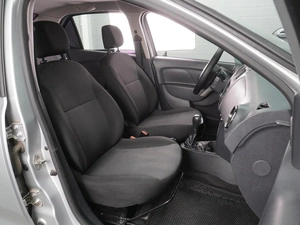 Седан Renault Logan 2015 года, 799000 рублей, Воронеж