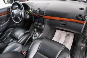 Седан Toyota Avensis 2008 года, 999000 рублей, Красноярск