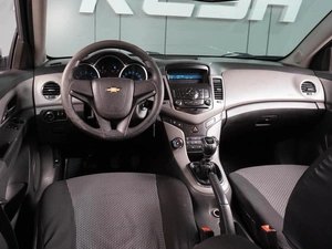 Седан Chevrolet Cruze 2010 года, 649000 рублей, Воронеж