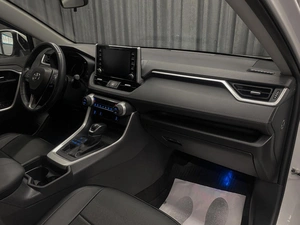 Внедорожник Toyota RAV4 2019 года, 3499000 рублей, Красноярск