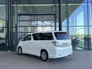 Минивэн Toyota Vellfire 2010 года, 2190000 рублей, Уфа