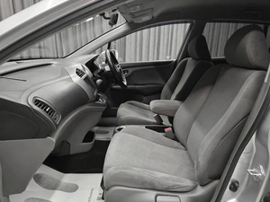 Минивэн Honda Stream 2009 года, 1050000 рублей, Красноярск