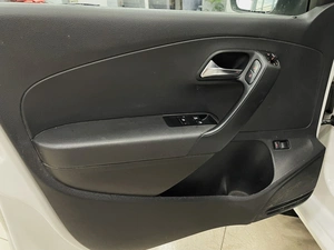 Седан Volkswagen Polo 2011 года, 587000 рублей, Солонцы