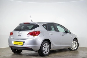 Хетчбэк Opel Astra 2012 года, 699000 рублей, Оренбург