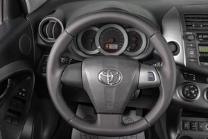 Внедорожник Toyota RAV4 2010 года, 1199000 рублей, Тюмень