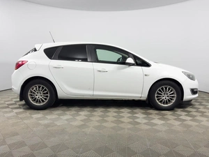 Хетчбэк Opel Astra 2013 года, 723200 рублей, Казань
