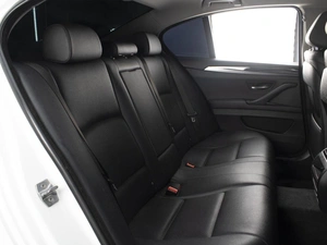 Седан BMW 5 серия 2013 года, 1750000 рублей, Омск