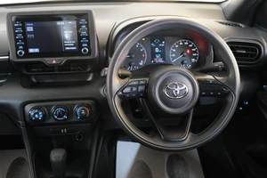 Хетчбэк Toyota Yaris 2021 года, 1139000 рублей, Омск