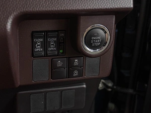 Минивэн Toyota Roomy 2017 года, 1179000 рублей, Тюмень