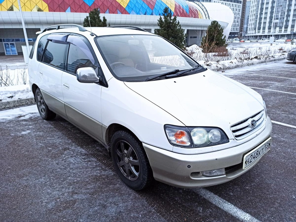 Минивэн Toyota Ipsum 1997 года, 545000 рублей, Красноярск