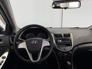 Седан Hyundai Solaris 2013 года, 800000 рублей, Красноярск