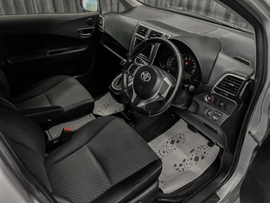 Хетчбэк Toyota Ractis 2012 года, 849000 рублей, Красноярск