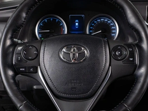 Седан Toyota Corolla 2018 года, 1749040 рублей, Тюмень