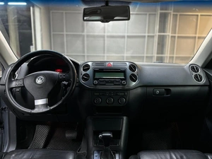 Внедорожник Volkswagen Tiguan 2009 года, 1047000 рублей, Красноярск