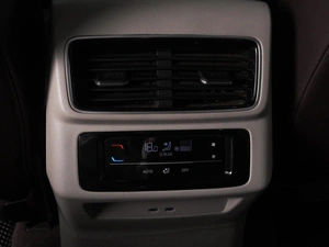 Внедорожник Volkswagen Tavendor 2023 года, 4869000 рублей, Красный Пахарь