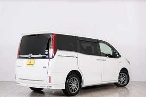 Минивэн Toyota Esquire 2014 года, 1849000 рублей, Красноярск