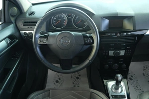 Хетчбэк Opel Astra GTC 2010 года, 519000 рублей, Омск