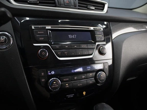 Внедорожник Nissan X-Trail 2015 года, 1610000 рублей, Омск
