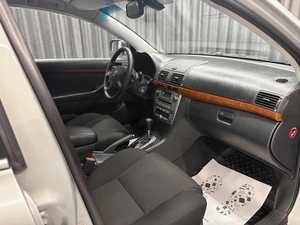 Седан Toyota Avensis 2006 года, 839000 рублей, Красноярск
