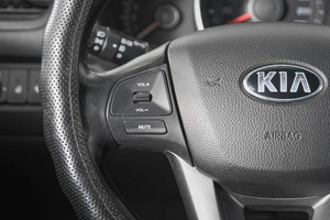 Седан Kia Rio 2014 года, 879000 рублей, Кемерово
