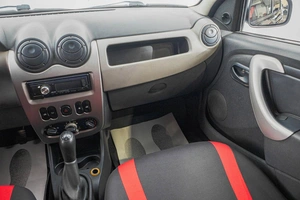 Седан Renault Logan 2010 года, 499000 рублей, Барнаул