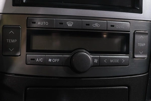 Седан Toyota Avensis 2005 года, 749000 рублей, Новокузнецк