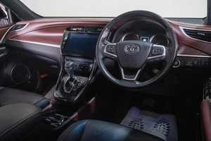 Внедорожник Toyota Harrier 2019 года, 2979000 рублей, Томск