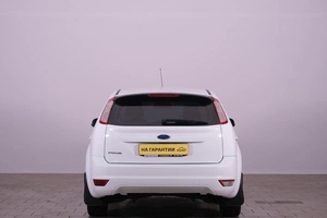 Хетчбэк Ford Focus 2010 года, 939000 рублей, Омск