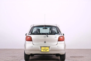 Хетчбэк Toyota Vitz 2002 года, 429000 рублей, Омск