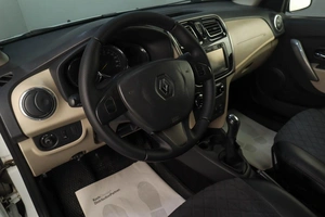 Седан Renault Logan 2017 года, 969000 рублей, Челябинск