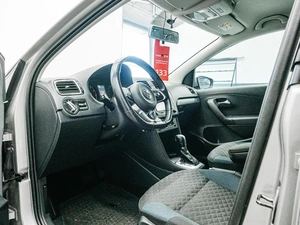 Седан Volkswagen Polo 2019 года, 1349000 рублей, Красноярск