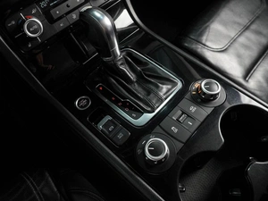 Внедорожник Volkswagen Touareg 2011 года, 1584000 рублей, Воронеж