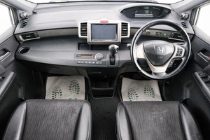 Минивэн Honda Freed 2012 года, 989000 рублей, Красноярск