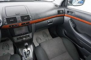 Седан Toyota Avensis 2008 года, 949000 рублей, Красноярск