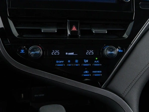 Седан Toyota Camry 2021 года, 2847077 рублей, Москва