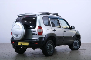 Внедорожник Chevrolet Niva 2011 года, 499000 рублей, Омск