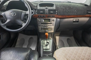 Седан Toyota Avensis 2004 года, 1019000 рублей, Барнаул
