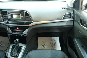 Седан Hyundai Elantra 2018 года, 1719000 рублей, Омск