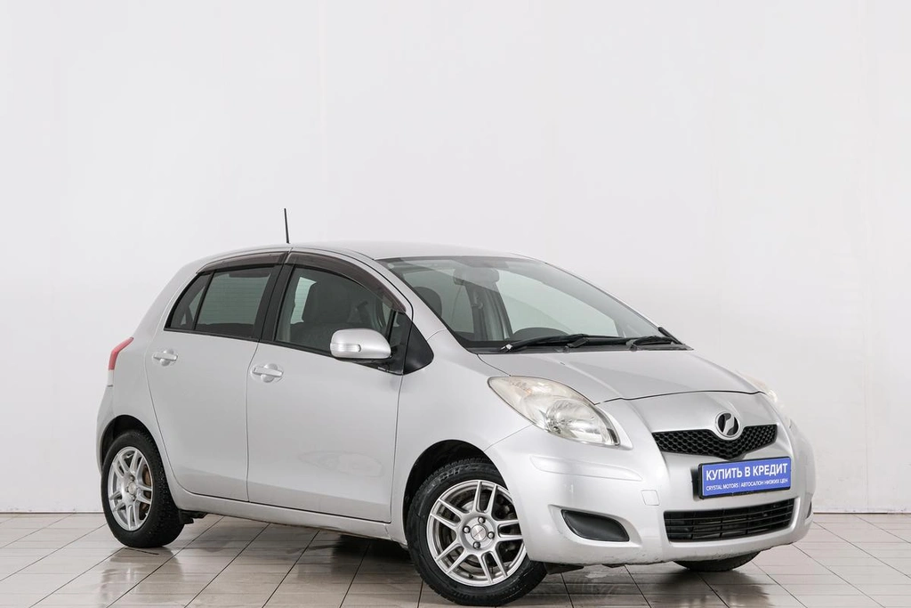 Хетчбэк Toyota Vitz 2010 года, 739000 рублей, Красноярск