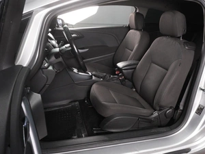 Хетчбэк Opel Astra 2012 года, 899000 рублей, Красный Пахарь