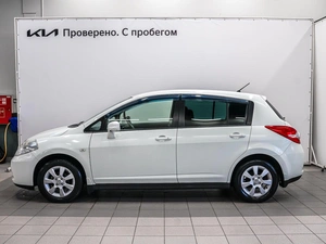 Хетчбэк Nissan Tiida 2011 года, 840000 рублей, Красноярск